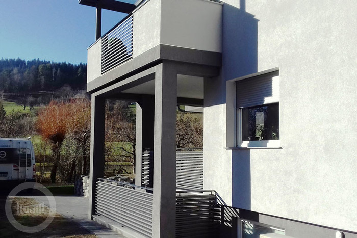 Balkonska ograja v kombinaciji z betonom
